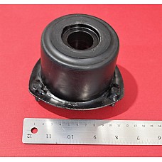 Triumph Stag & 2000 / 2.5 suspension strut top mount. 138876.