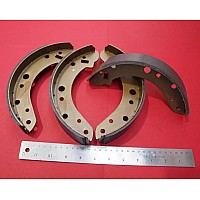 Triumph Rear Brake Shoe Set   Triumph 2000 Mk2 2500 2.5 PI & TR7 & TR8  GBS813AF