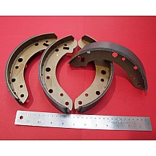 Triumph Rear Brake Shoe Set   Triumph 2000 Mk2 2500 2.5 PI & TR7 & TR8  GBS813AF