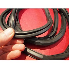 MGB Roadster Windscreen to Frame Rubber Seal. HZA5414